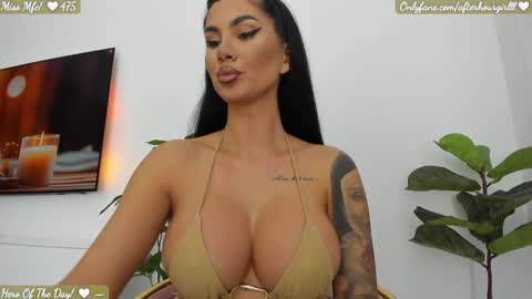 Renata online show from September 2025 07:41:01 PM