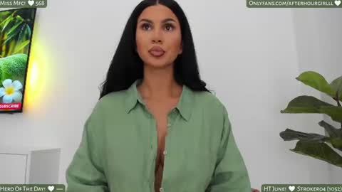 Snapshot of misspinkroom chatting on June 2026 06:47:01 PM Renata online show from June 2026 06:47:01 PM
