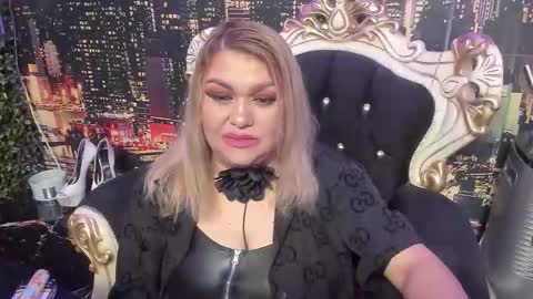 QueenT online show from November 2025 11:29:01 PM