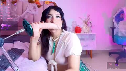 Luna online show from October 2025 08:08:01 PM