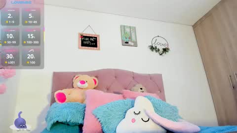 ... Independent model online show from October 2025 03:09:02 AM