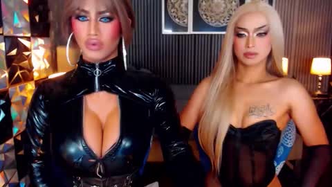 misstrishontop online show from March 2026 05:42:01 PM