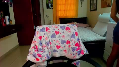 missvalery1 online show from September 2025 08:53:02 PM