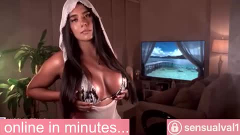 Snapshot of missvalery_1 chatting on October 2025 06:51:01 PM OF online show from October 2025 06:51:01 PM