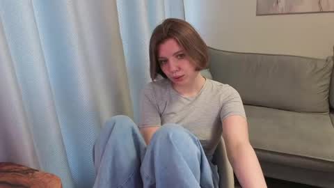 Snapshot of missvikiki chatting on May 2026 02:32:02 PM Polly online show from May 2026 02:32:02 PM