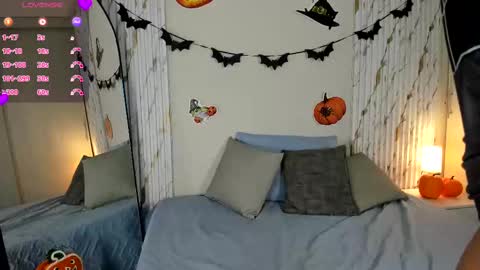 Snapshot of missvioleet chatting on October 2025 05:26:02 PM missvioleet online show from October 2025 05:26:02 PM