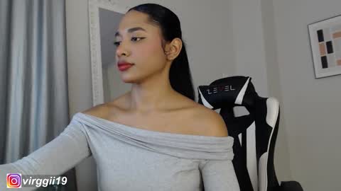 missvirggii online show from December 2025 09:21:02 PM