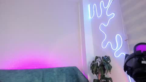 Pau OFmissweetpeach online show from September 2025 01:28:01 AM