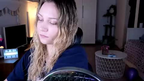 Snapshot of missyourtouch chatting on April 2026 05:36:01 PM MissYourTouch online show from April 2026 05:36:01 PM