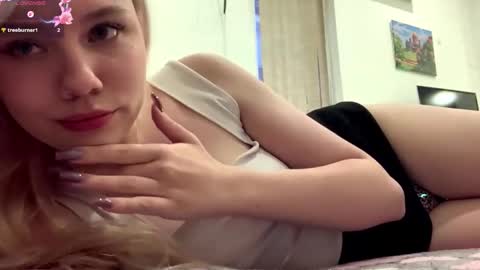 Snapshot of mist1k chatting on December 2025 01:38:02 PM Stella online show from December 2025 01:38:02 PM