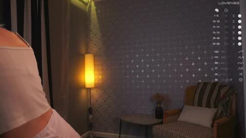 Mia online show from April 2026 06:38:01 PM