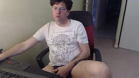 Snapshot of mistercoeur1 chatting on March 2026 08:42:02 AM mistercoeur online show from March 2026 08:42:02 AM