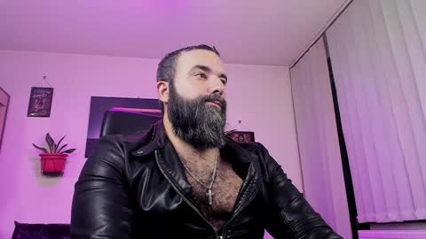 Snapshot of misterlov3r chatting on December 2024 10:11:01 PM misterlov3r online show from December 2024 10:11:01 PM