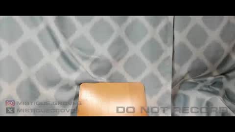 Snapshot of mistique_groves chatting on October 2025 03:04:02 AM Mistique Groves online show from October 2025 03:04:02 AM