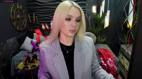 Darsy online show from February 2025 01:43:01 PM