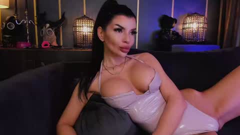 Snapshot of mistresselenia chatting on January 2025 11:33:02 AM Elenia online show from January 2025 11:33:02 AM