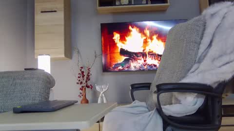 Snapshot of mistressellie chatting on December 2024 08:44:01 PM MitressEllie--Your Bratty Miss online show from December 2024 08:44:01 PM