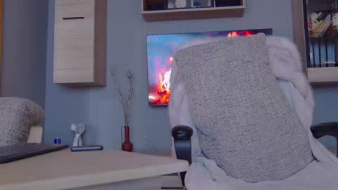 Snapshot of mistressellie chatting on January 2025 02:15:01 PM MitressEllie--Your Bratty Miss online show from January 2025 02:15:01 PM