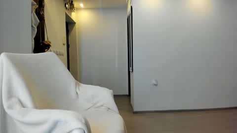 Snapshot of mistresskenda chatting on September 2025 05:45:02 PM Mistress KiRa online show from September 2025 05:45:02 PM