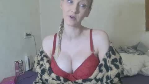 mistressmilly32 online show from February 2026 09:20:01 PM