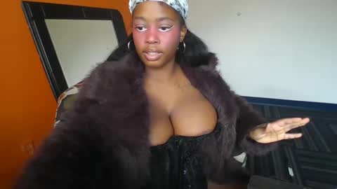 Snapshot of mistressmochareign chatting on February 2026 07:25:02 PM mistressmochareign online show from February 2026 07:25:02 PM