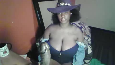 Snapshot of mistressmochareign chatting on April 2026 02:17:01 AM mistressmochareign online show from April 2026 02:17:01 AM