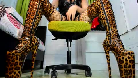 Snapshot of mistresstiffany69 chatting on September 2025 03:10:02 AM Tiffany online show from September 2025 03:10:02 AM