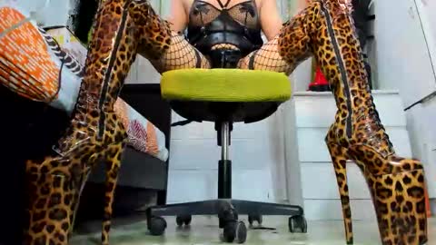 Snapshot of mistresstiffany69 chatting on December 2025 05:12:02 AM Tiffany online show from December 2025 05:12:02 AM