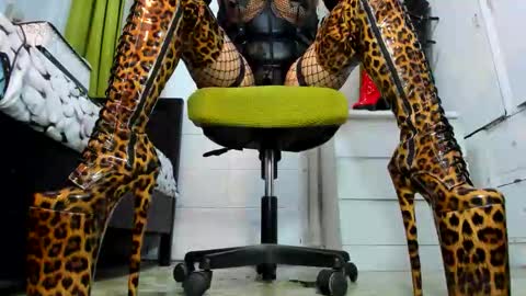 Tiffany online show from March 2026 11:22:01 PM