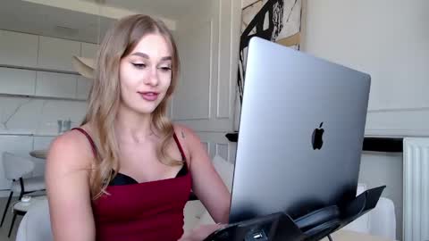 Snapshot of mistressuniverse chatting on May 2026 10:13:01 AM mistressuniverse online show from May 2026 10:13:01 AM