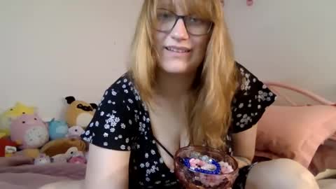 Snapshot of misty_reine chatting on January 2025 03:32:02 AM misty_reine online show from January 2025 03:32:02 AM