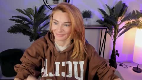 Snapshot of mistybarnes chatting on December 2024 08:44:01 AM MistyBarnes NONUDE MODEL online show from December 2024 08:44:01 AM