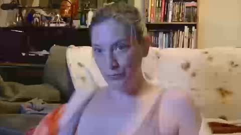 Snapshot of mistymountains96 chatting on March 2026 04:06:01 AM Misty Mountains online show from March 2026 04:06:01 AM
