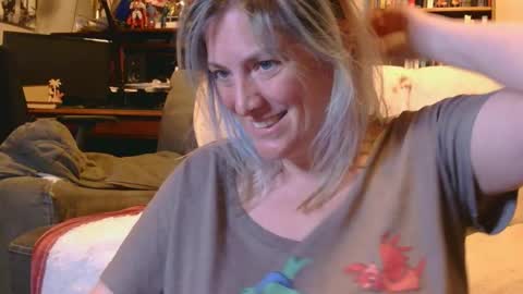 Snapshot of mistymountains96 chatting on March 2026 04:05:02 AM Misty Mountains online show from March 2026 04:05:02 AM