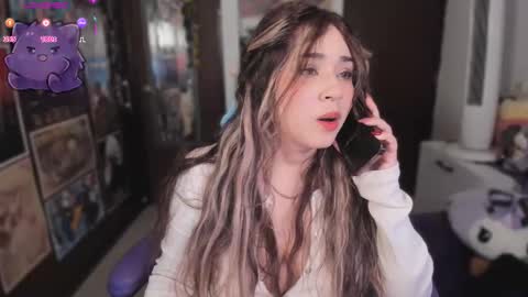 Emili online show from November 2025 01:28:02 AM