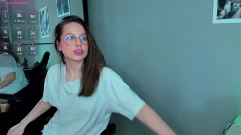 Snapshot of miumiumia chatting on January 2025 04:58:01 AM Mia 3 online show from January 2025 04:58:01 AM