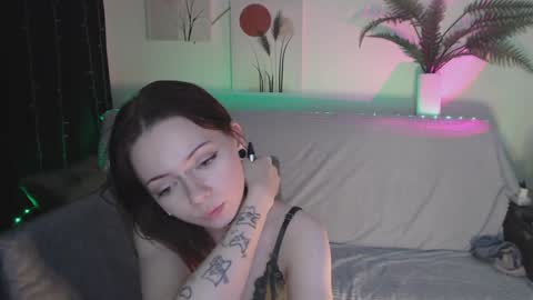 Snapshot of miuri_miy chatting on February 2025 10:22:02 PM Yuka online show from February 2025 10:22:02 PM