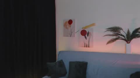 Snapshot of miuri_miy chatting on February 2025 04:18:01 PM Yuka online show from February 2025 04:18:01 PM