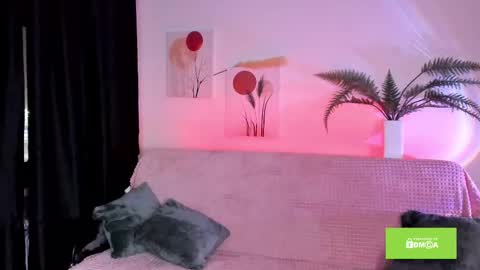 Snapshot of miuri_miy chatting on February 2025 04:10:02 PM Yuka online show from February 2025 04:10:02 PM