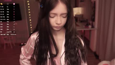 Snapshot of miuri_miy chatting on November 2025 07:01:02 PM Yuka online show from November 2025 07:01:02 PM