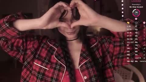 Snapshot of miuri_miy chatting on December 2025 05:53:02 PM Yuka online show from December 2025 05:53:02 PM