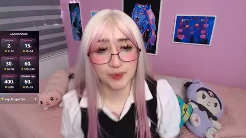 Snapshot of miwaviolet chatting on November 2025 06:07:01 PM Miwa Violet online show from November 2025 06:07:01 PM