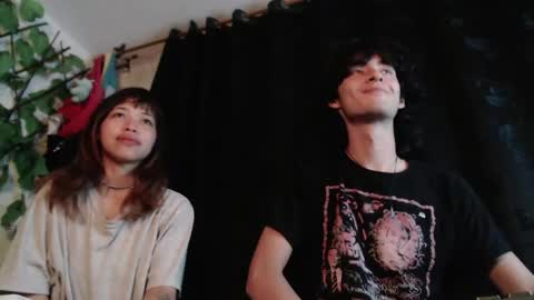 Snapshot of mixipeach chatting on April 2026 11:39:02 PM Naomi and Nekorii online show from April 2026 11:39:02 PM