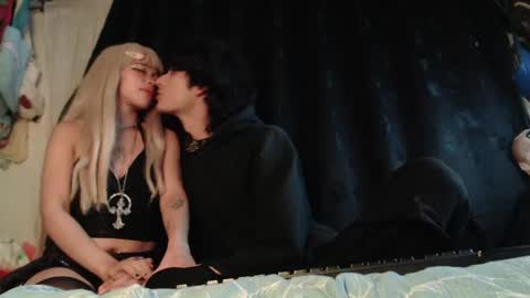 Snapshot of mixipeach chatting on April 2026 02:03:02 AM Naomi and Nekorii online show from April 2026 02:03:02 AM