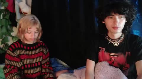 Snapshot of mixipeach chatting on May 2026 08:18:01 AM Naomi and Nekorii online show from May 2026 08:18:01 AM