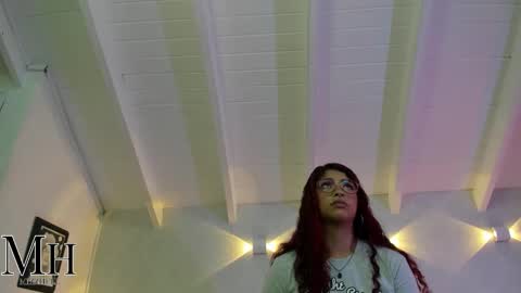 mizzhell_ online show from October 2025 12:38:02 PM