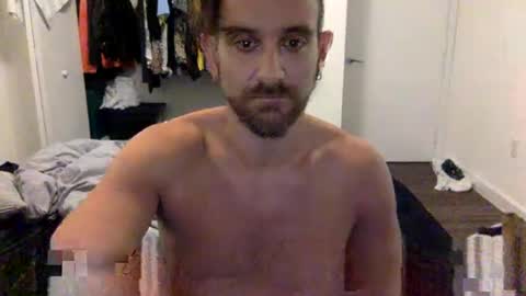 Snapshot of mkmarkets chatting on October 2025 05:11:02 AM Hrny Lat  .. online show from October 2025 05:11:02 AM