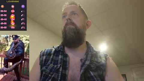 Snapshot of mmazsnake chatting on April 2026 01:39:01 AM SMOKINsnakeEYEZ online show from April 2026 01:39:01 AM