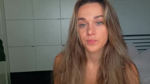 mmminnie online show from October 2025 12:08:02 PM