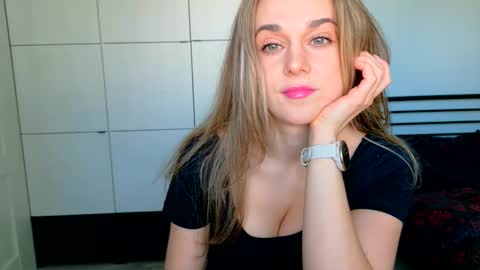 mmminnie online show from April 2026 02:03:02 PM